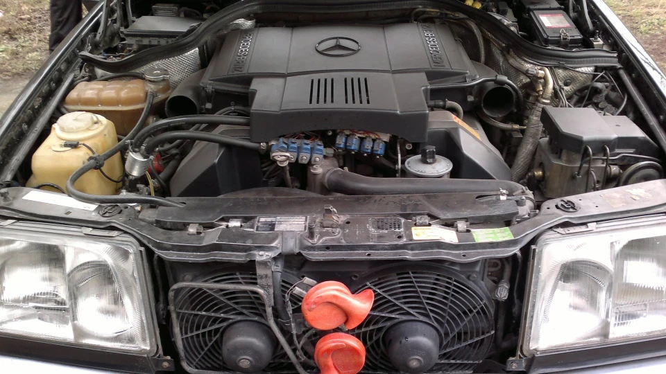 Mercedes-Benz E-Class Black Wolf V8 3