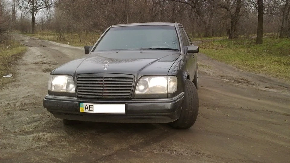 Mercedes-Benz E-Class Black Wolf V8 5
