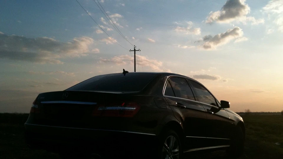 Mercedes-Benz E-Class Black 2