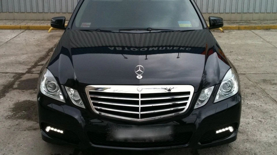 Mercedes-Benz E-Class Black 4