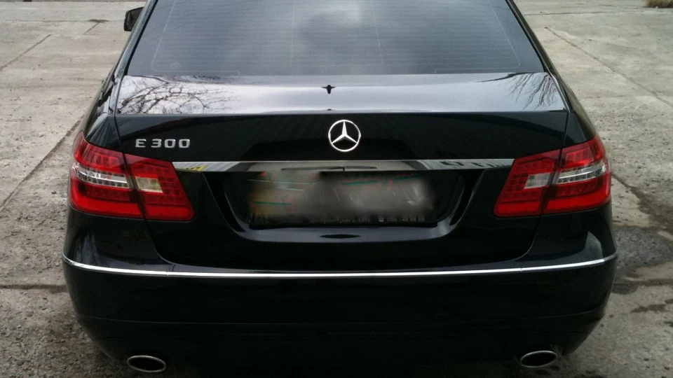 Mercedes-Benz E-Class Black 5