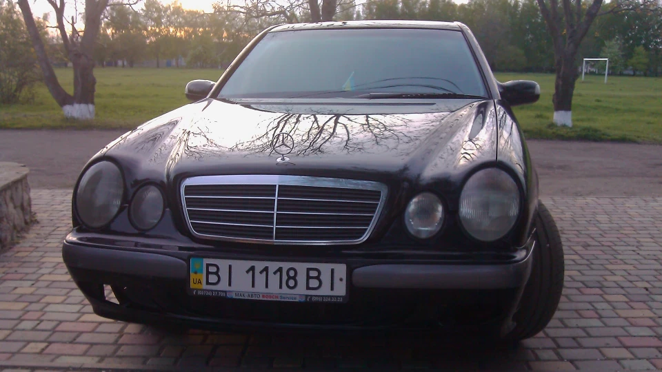 Mercedes-Benz E-Class Blackplane 2
