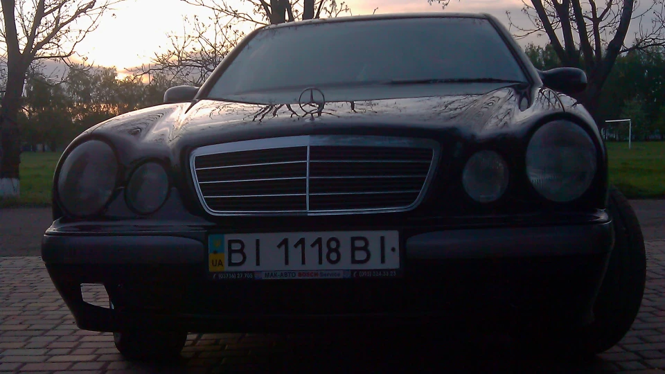 Mercedes-Benz E-Class Blackplane 3