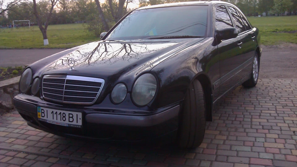 Mercedes-Benz E-Class Blackplane 4