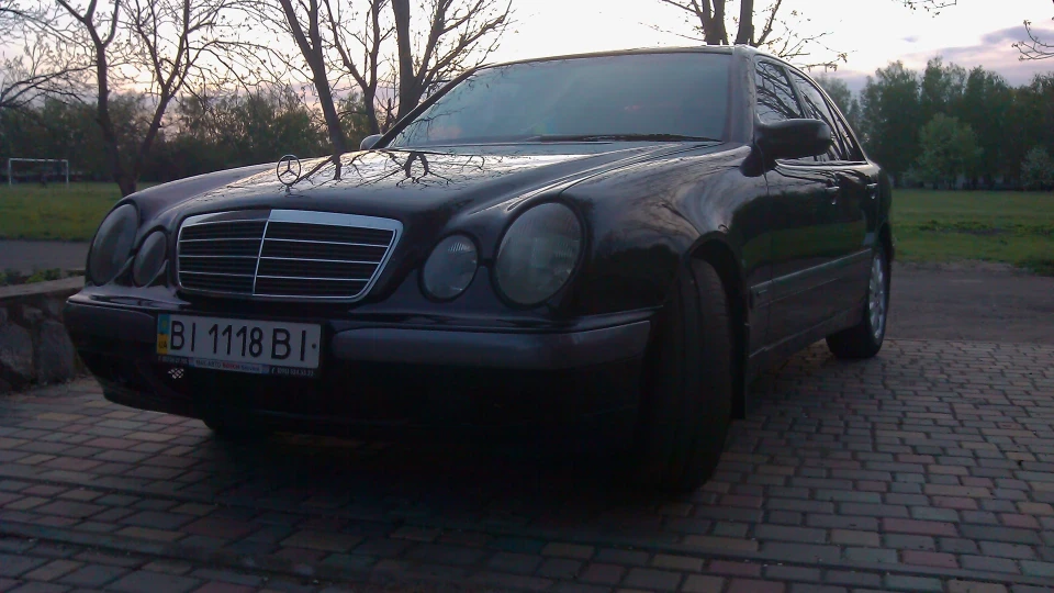 Mercedes-Benz E-Class Blackplane 5