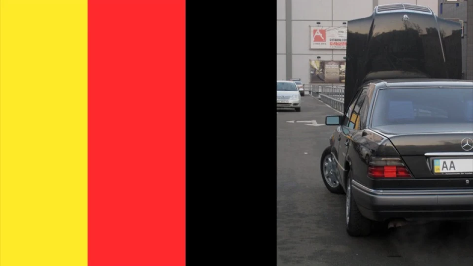 Mercedes-Benz E-Class Blauschwarz metallic 3