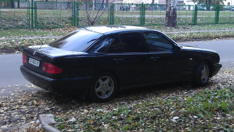 Mercedes-Benz E-Class Businessman 3