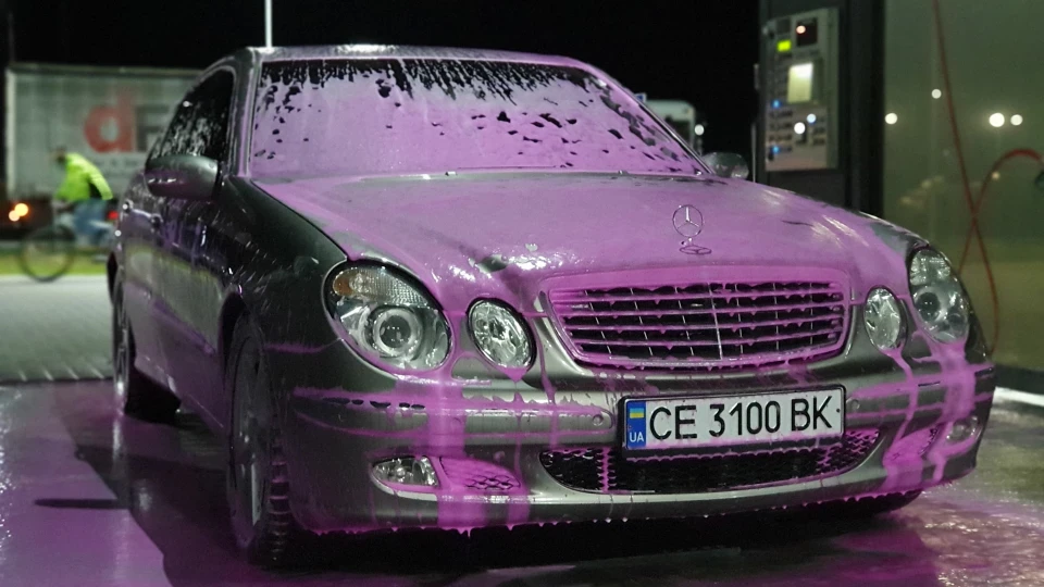 Mercedes-Benz E-Class BUZZ 3