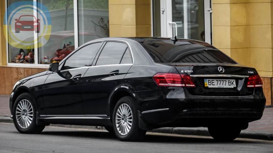 Mercedes-Benz E-Class Чорна Bestia 4