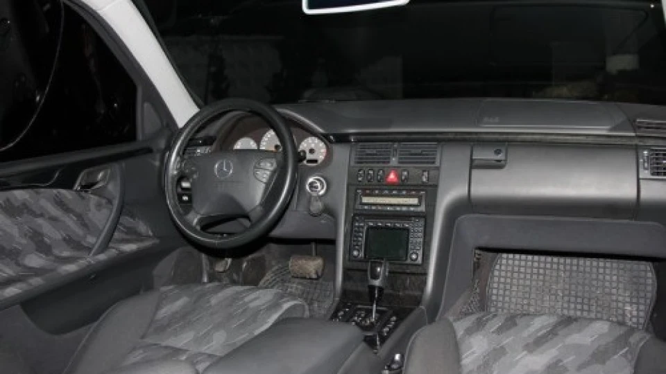 Mercedes-Benz E-Class Чорна ЛЕДІ 2