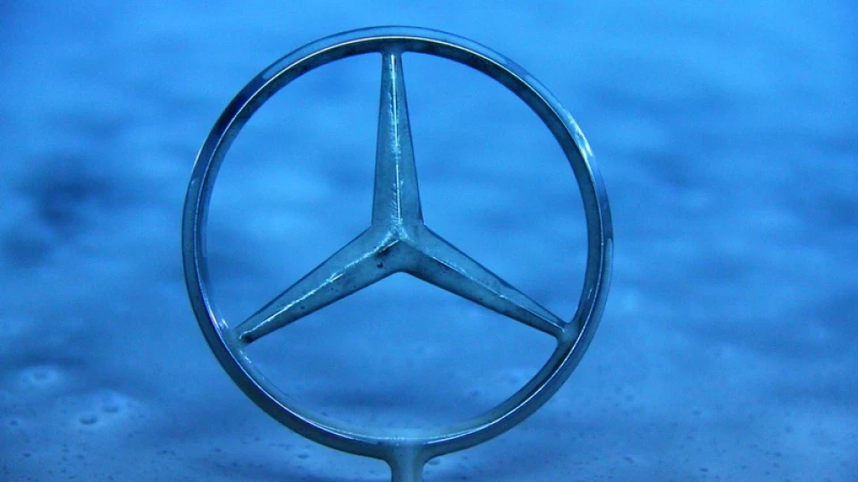 Mercedes-Benz E-Class Чорна ЛЕДІ 3
