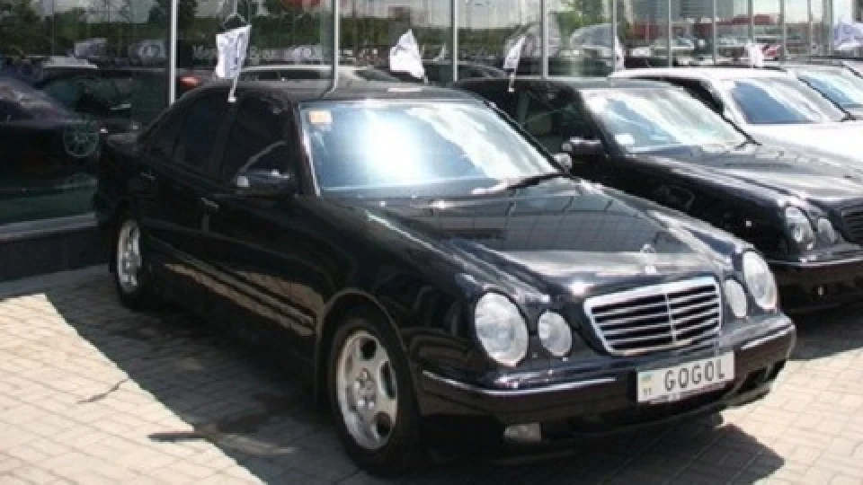 Mercedes-Benz E-Class Чорна ЛЕДІ 4