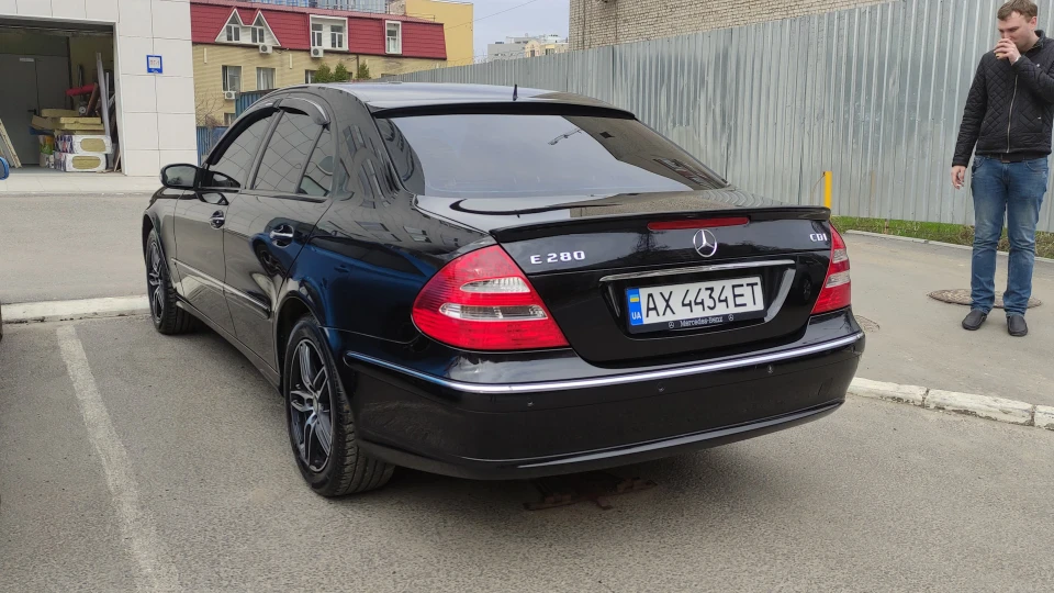 Mercedes-Benz E-Class Чорний Бандит