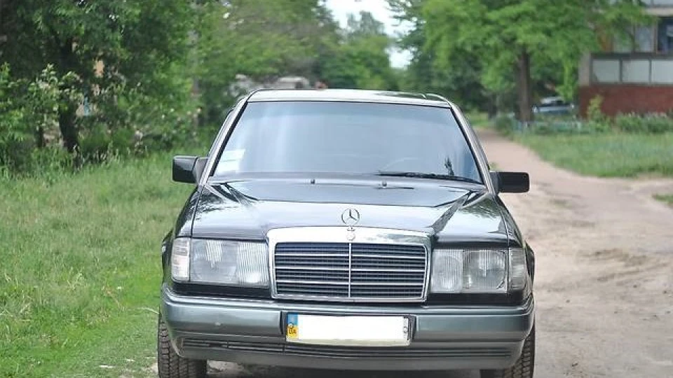 Mercedes-Benz E-Class Чорний Принц 2