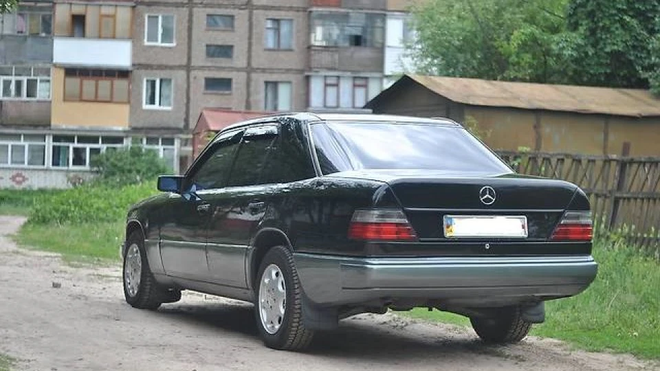 Mercedes-Benz E-Class Чорний Принц 4