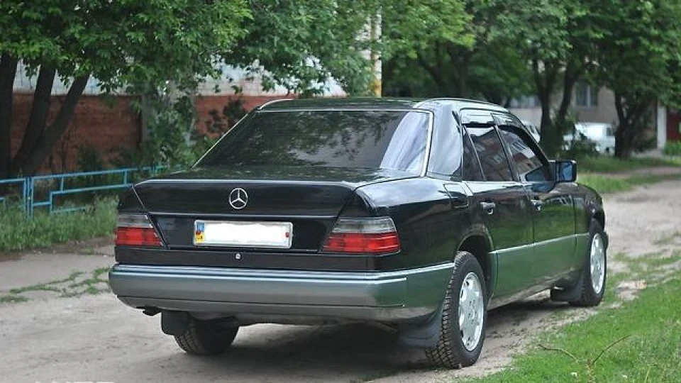 Mercedes-Benz E-Class Чорний Принц 5