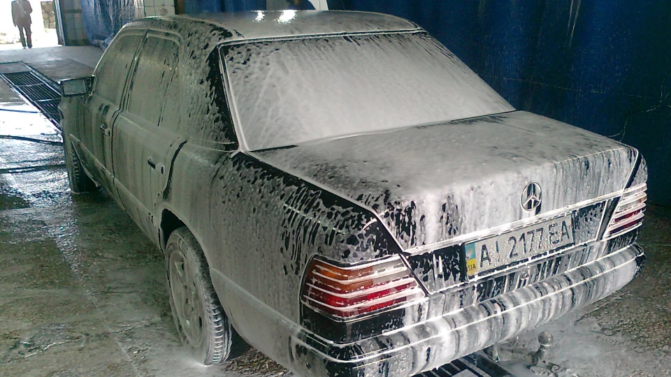 Mercedes-Benz E-Class Чорний