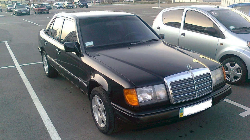 Mercedes-Benz E-Class Чорний 2