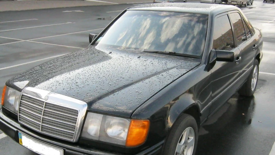 Mercedes-Benz E-Class Чорний 4