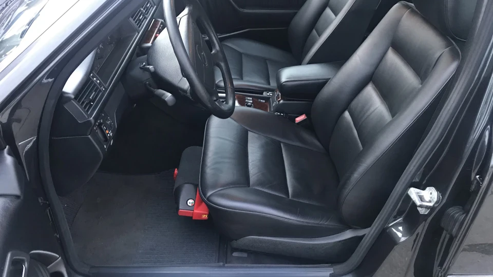 Mercedes-Benz E-Class Черниш 3