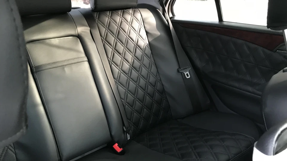 Mercedes-Benz E-Class Classic 3