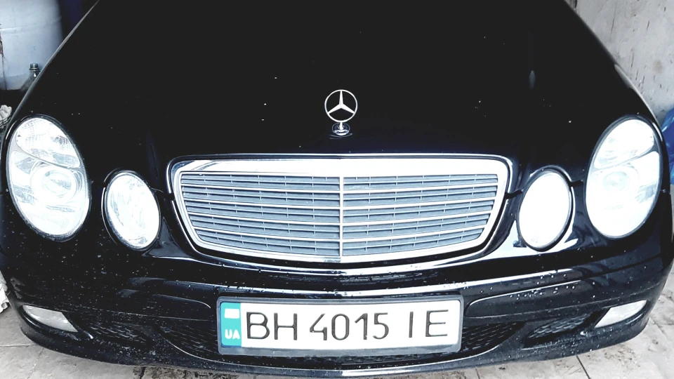 Mercedes-Benz E-Class Чорний мурзик 2.6 5