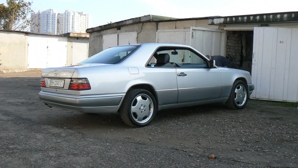Mercedes-Benz E-Class COUPE 2.0-16V 3