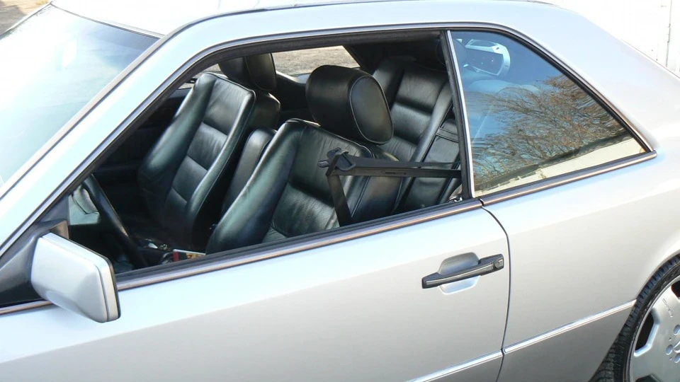 Mercedes-Benz E-Class COUPE 2.0-16V 5