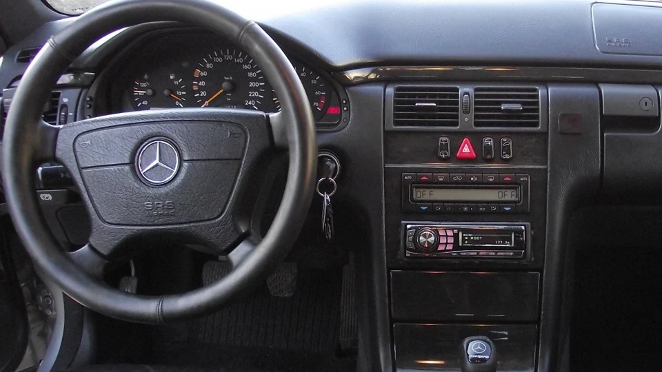Mercedes-Benz E-Class Deutsch Engel 4