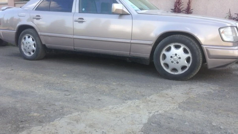Mercedes-Benz E-Class E 200 Diesel No Turbo 4