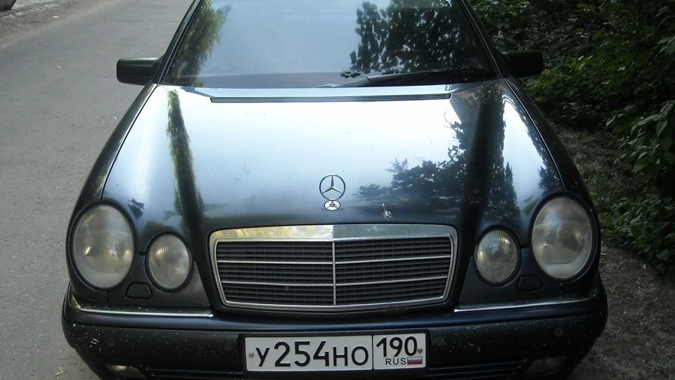 Mercedes-Benz E-Class E 420 V8