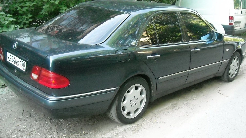Mercedes-Benz E-Class E 420 V8 2