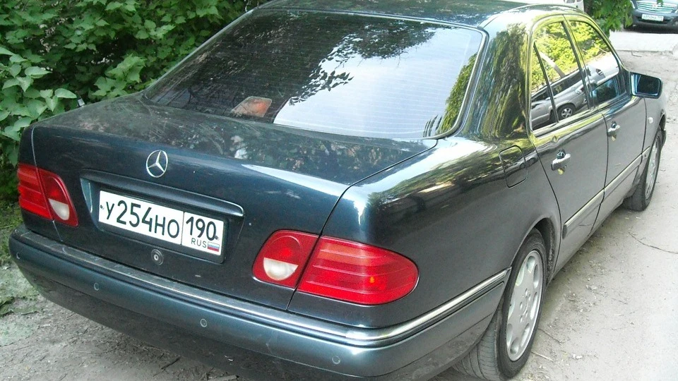 Mercedes-Benz E-Class E 420 V8 3