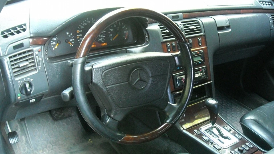 Mercedes-Benz E-Class E 420 V8 4