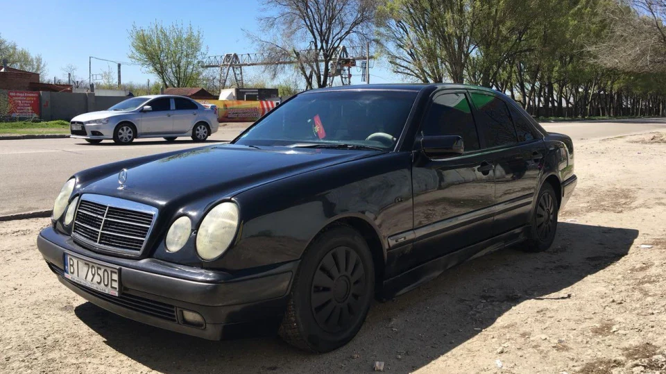 Mercedes-Benz E-Class E200 CDI 2