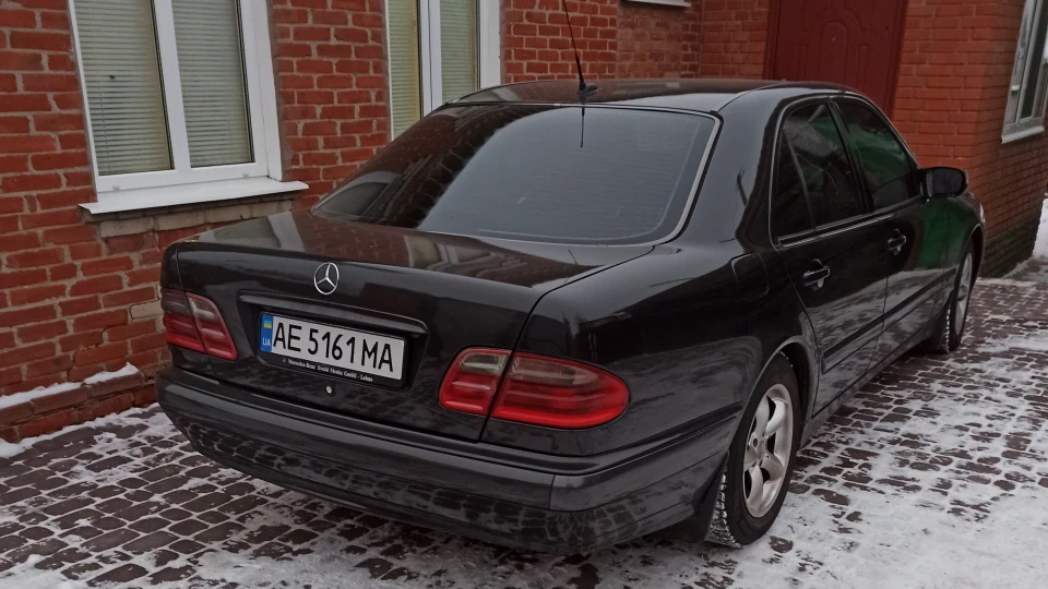 Mercedes-Benz E-Class E200 CDI 2