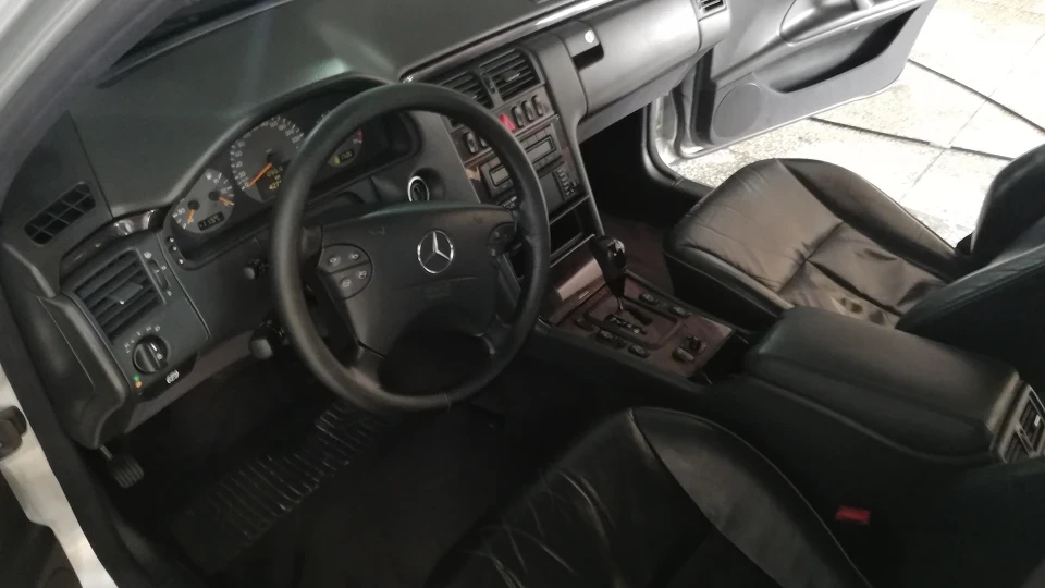 Mercedes-Benz E-Class E200 kompressor 2