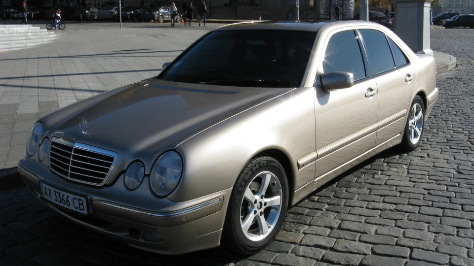 Mercedes-Benz E-Class E200 Kompressor 3