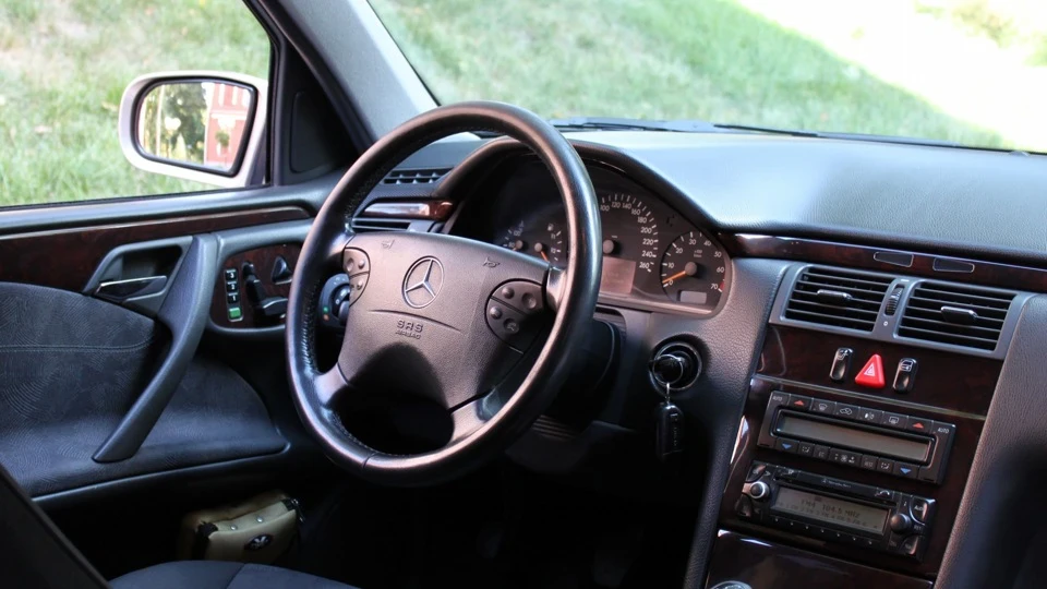 Mercedes-Benz E-Class E200 Kompressor 4