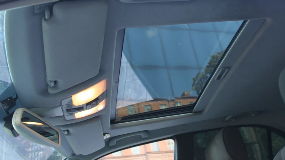 Mercedes-Benz E-Class E200 Kompressor 5