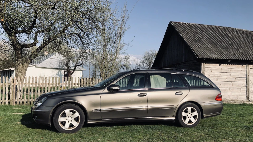 Mercedes-Benz E-Class E200 KOMPRESSOR 2