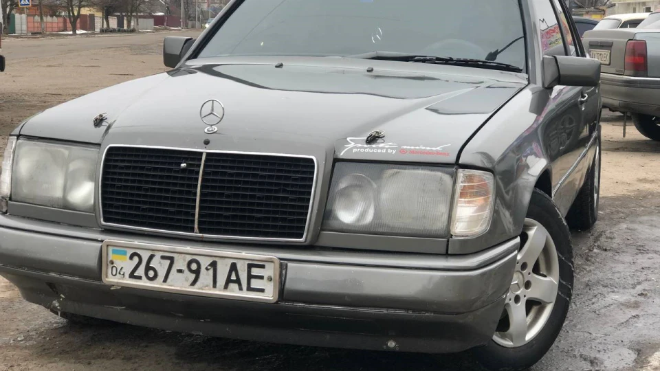 Mercedes-Benz E-Class E200 W124 3