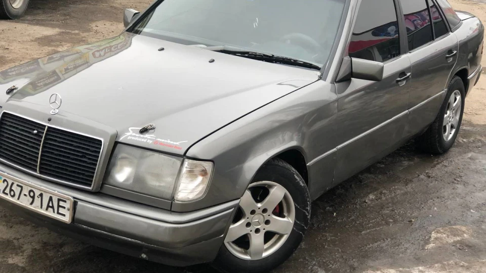 Mercedes-Benz E-Class E200 W124 4