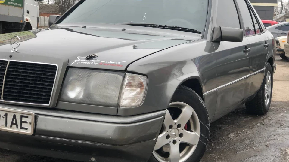 Mercedes-Benz E-Class E200 W124 5