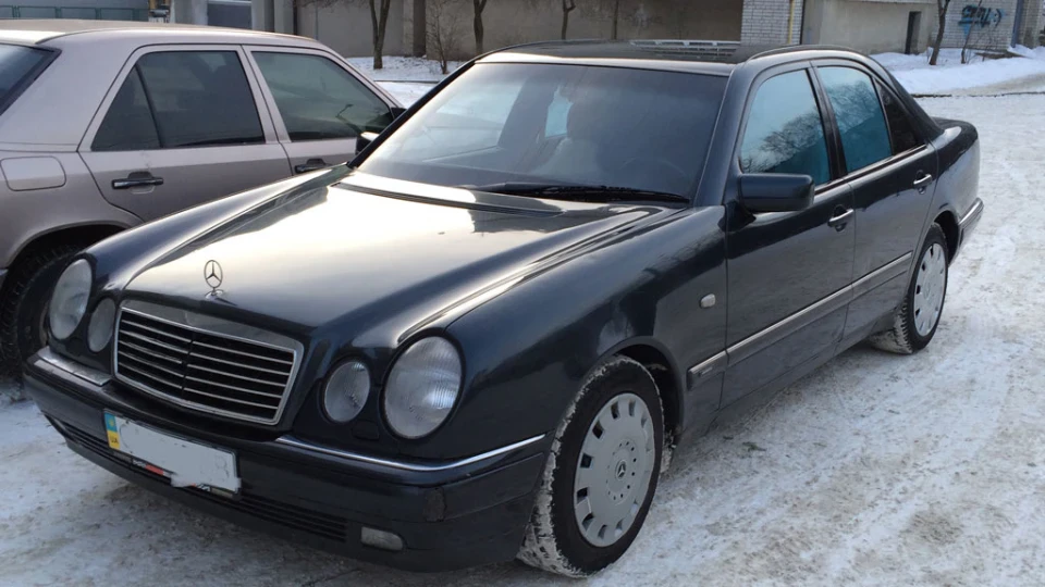 Mercedes-Benz E-Class E200