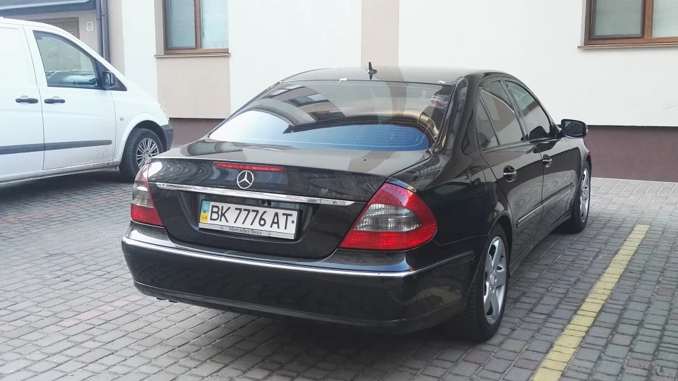 Mercedes-Benz E-Class E220 CDI 3