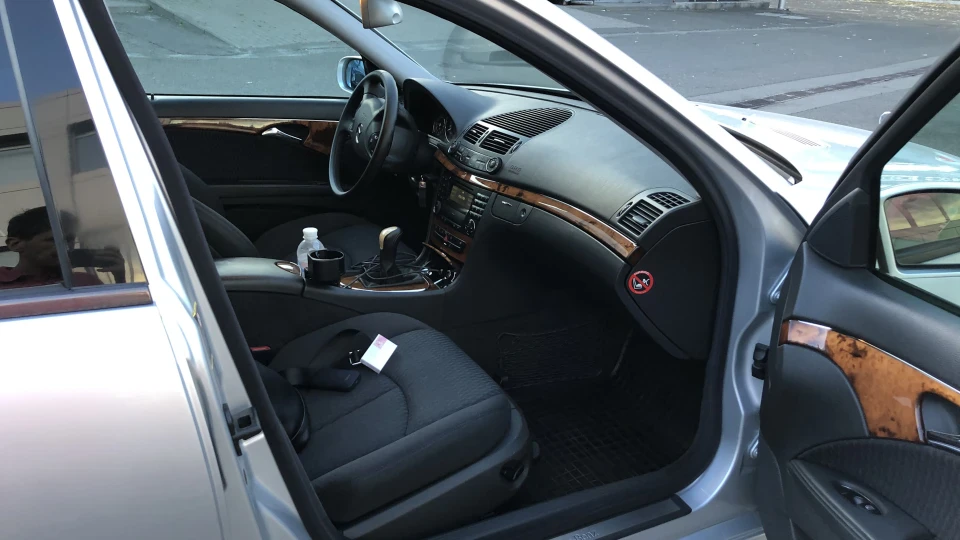 Mercedes-Benz E-Class E220 трактор 5