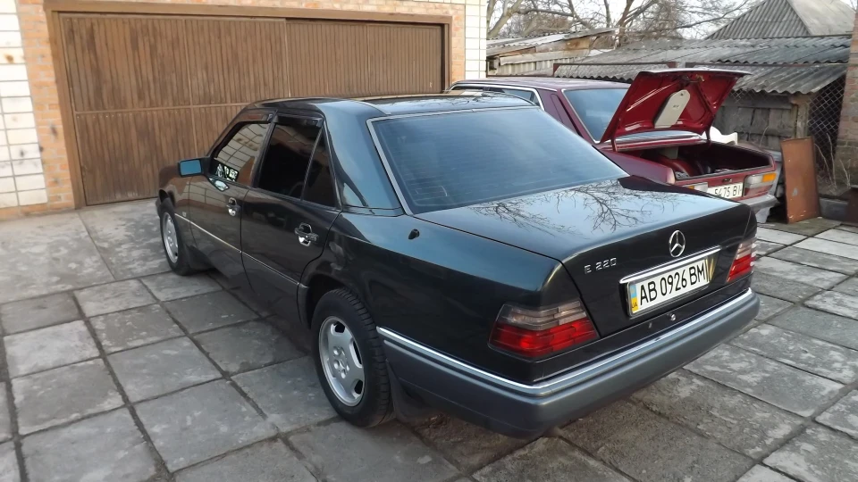 Mercedes-Benz E-Class E220 2