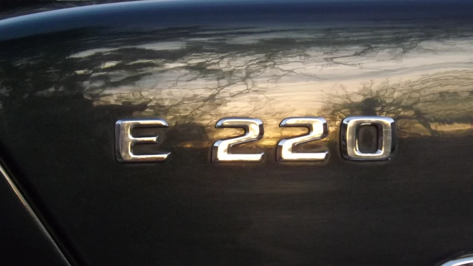 Mercedes-Benz E-Class E220 3