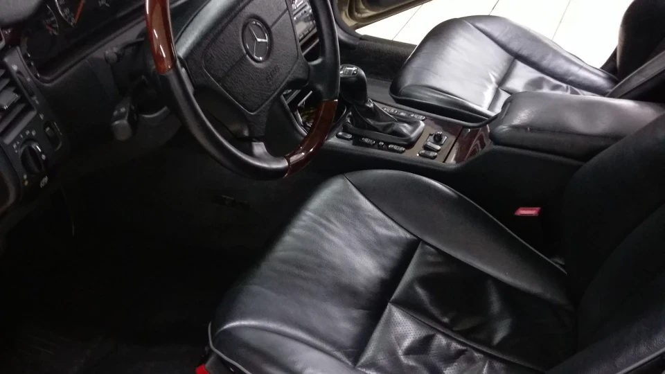 Mercedes-Benz E-Class E240 (Oo\==✇==/oO) 2